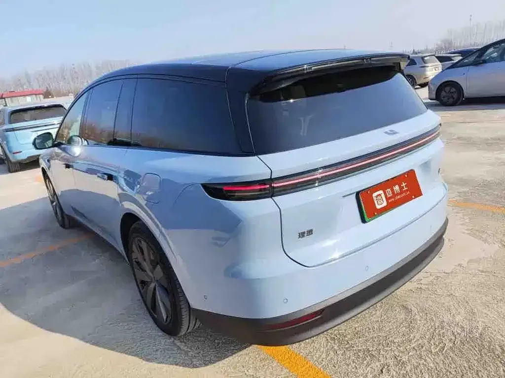 Li Auto i8 — фото 7