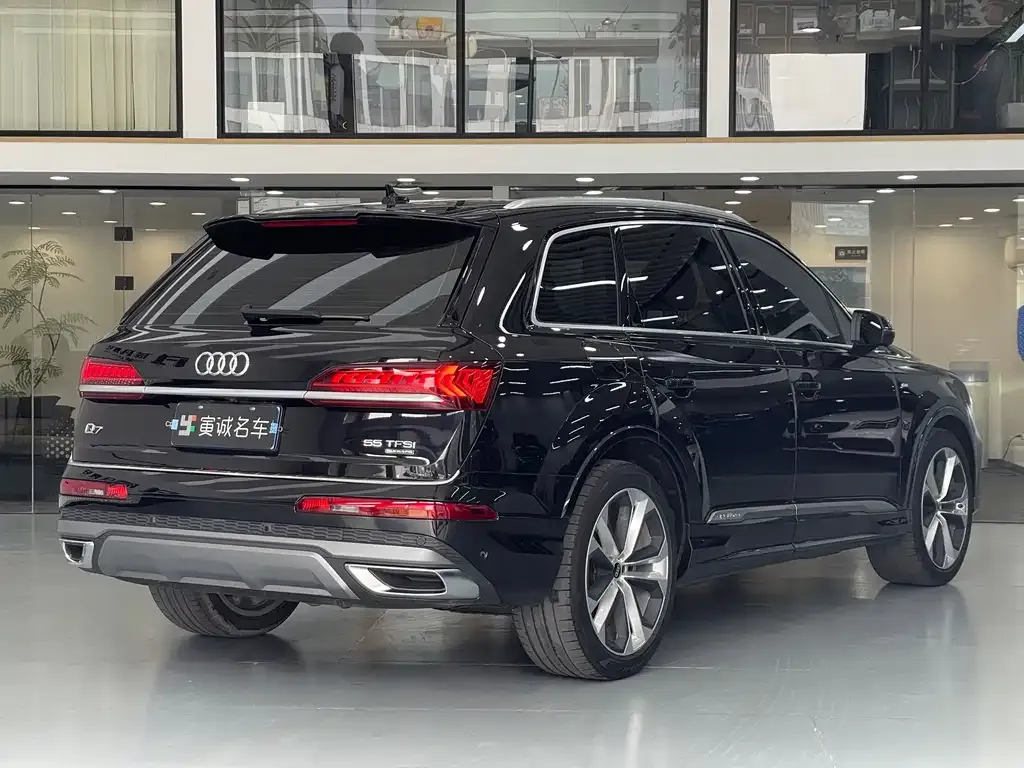 Audi Q7 — фото 7