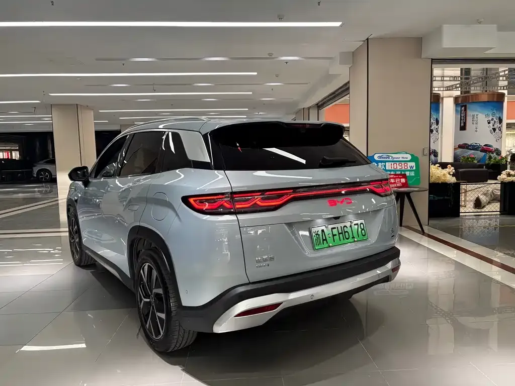 BYD L DM-i — фото 4