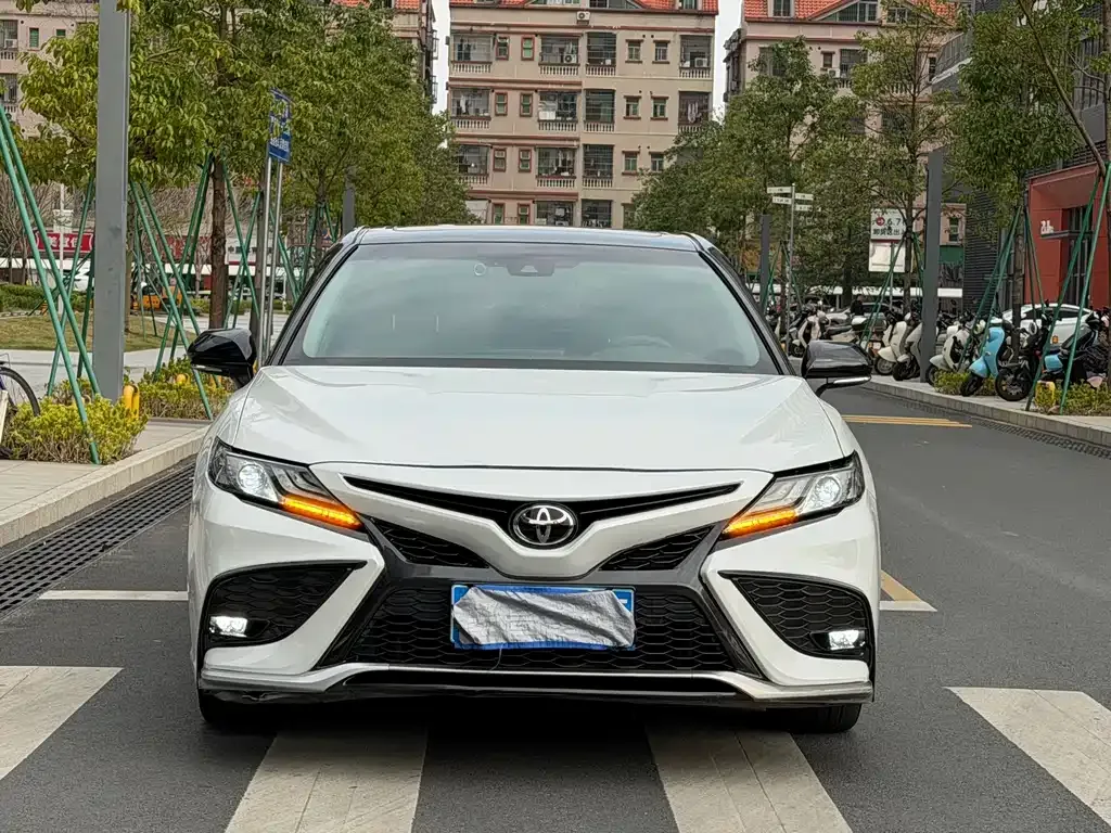Toyota Camry — фото 9