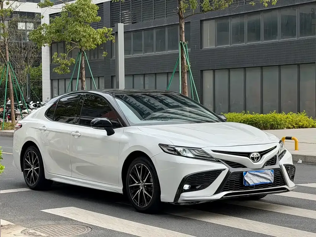 Toyota Camry — фото 8