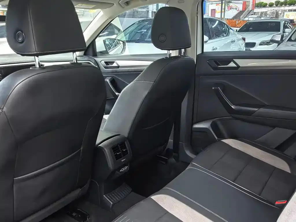 Volkswagen T-Roc 2023 из CN, фото 2