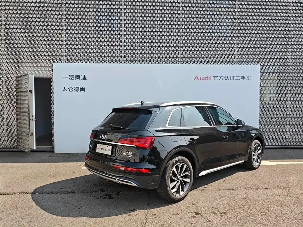 Audi Q5L — фото 10