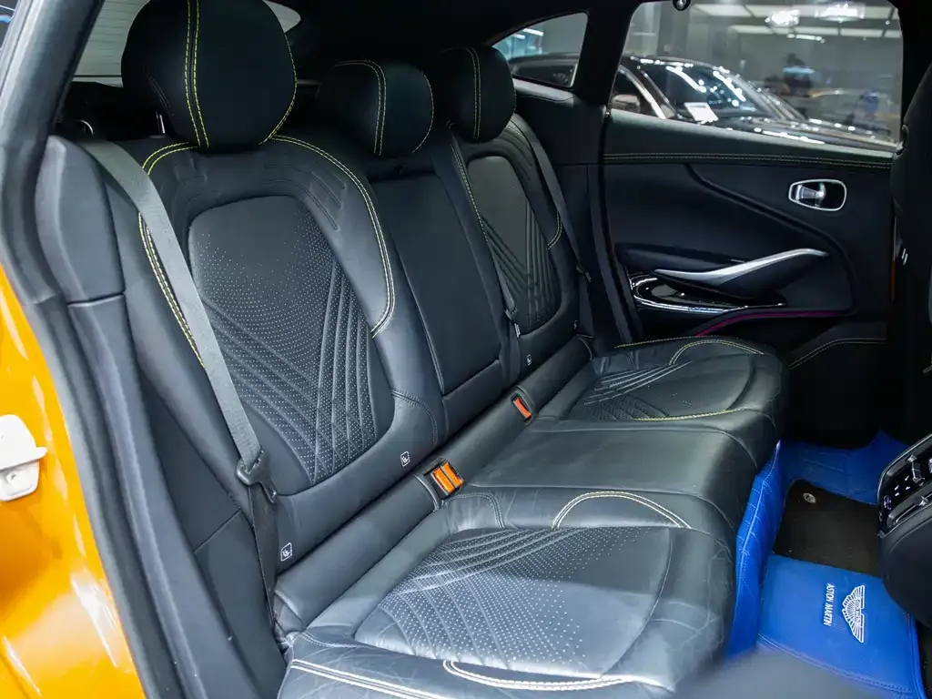 Aston Martin DBX 2022 из CN, фото 8