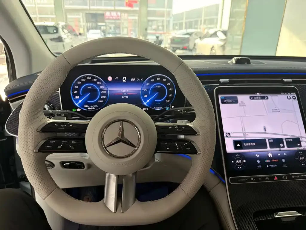 Mercedes-Benz EQE SUV — фото 3
