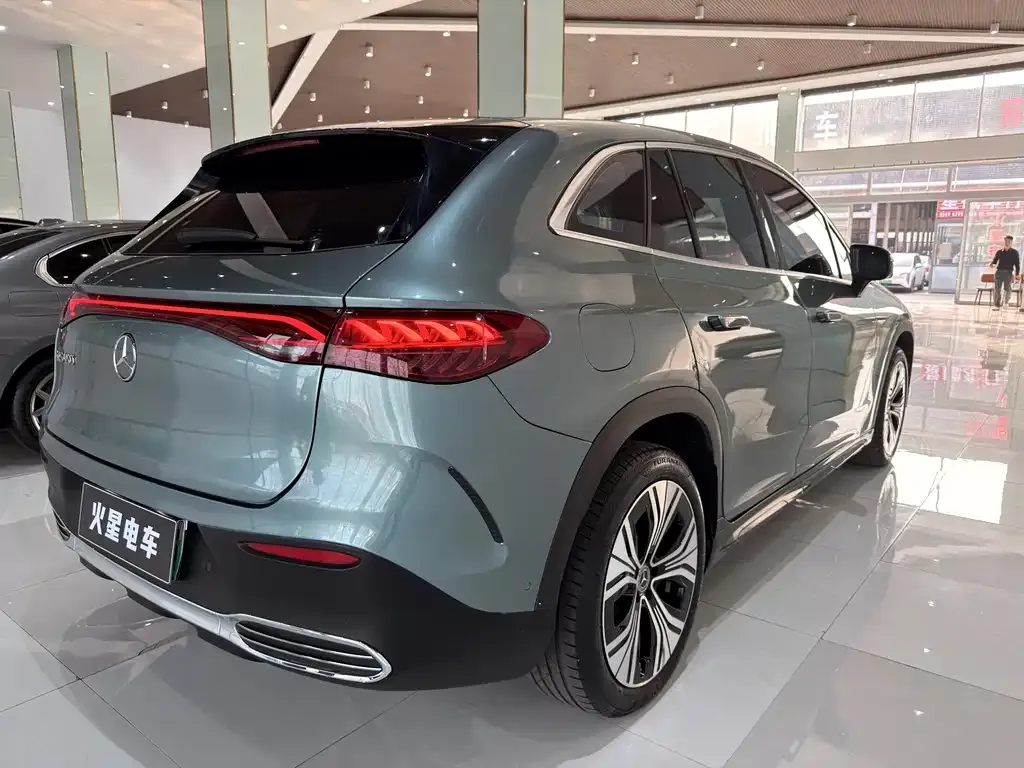 Mercedes-Benz EQE SUV — фото 9