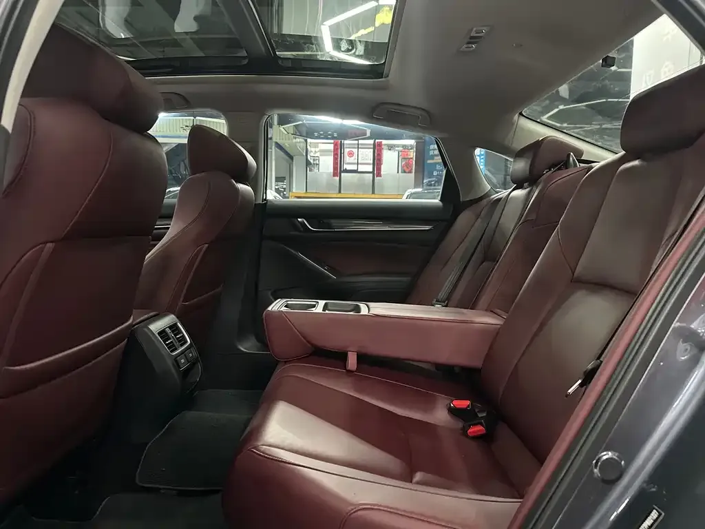 Honda Accord — фото 8