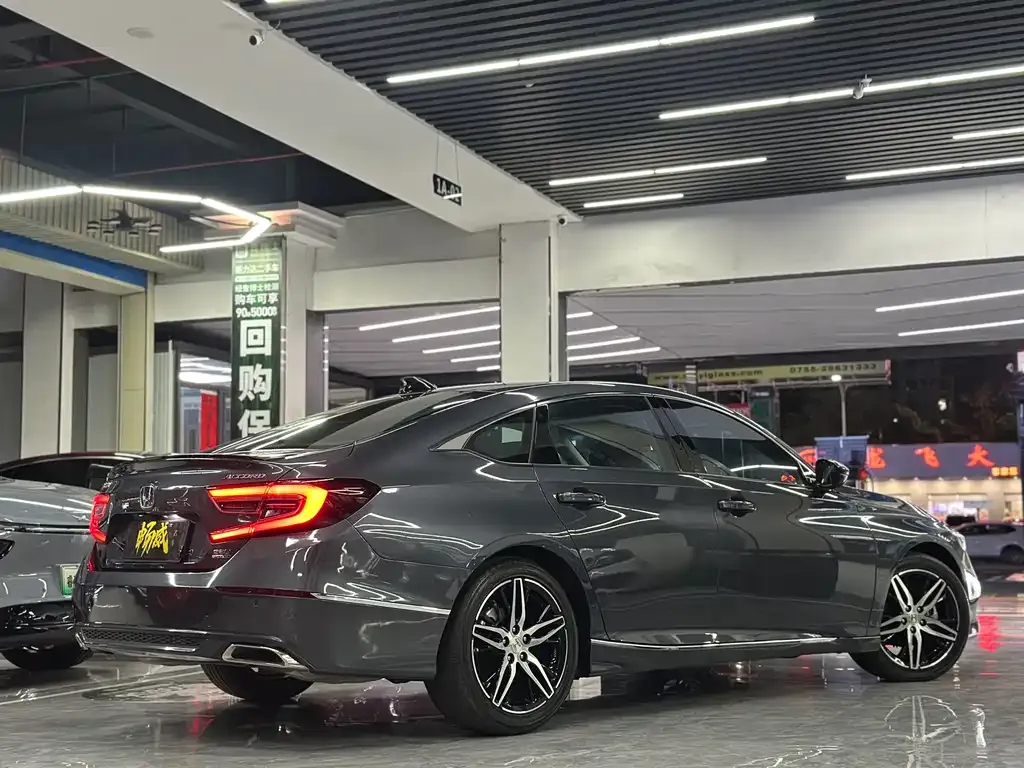 Honda Accord — фото 10