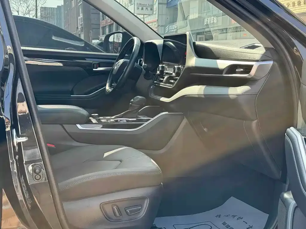 Toyota Highlander 2023 из CN, фото 5