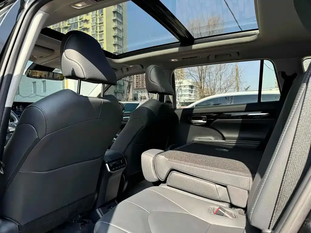 Toyota Highlander 2023 из CN, фото 4