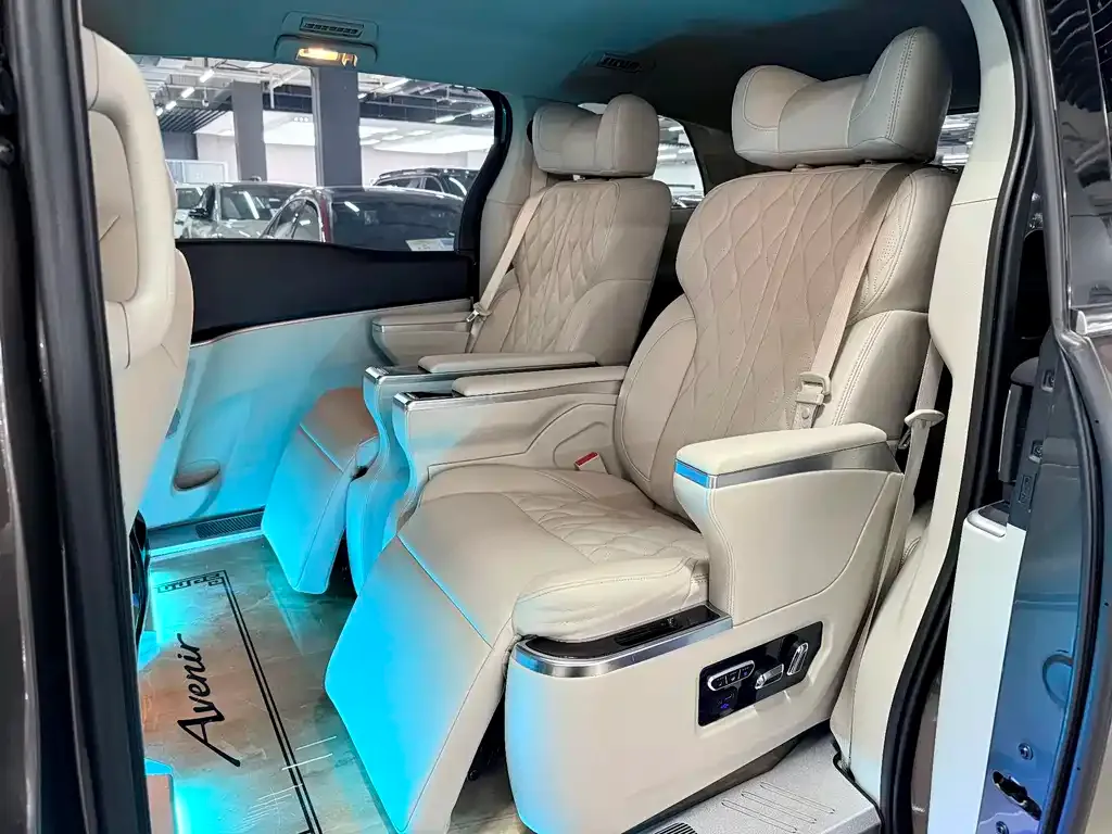 Buick GL8 2023 из CN, фото 9