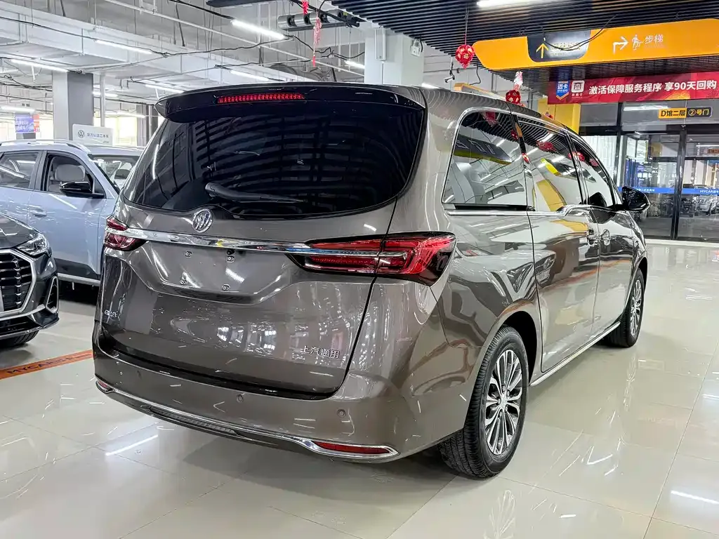 Buick GL8 2023 из CN, фото 3