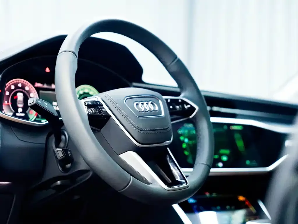 Audi A6L — фото 8