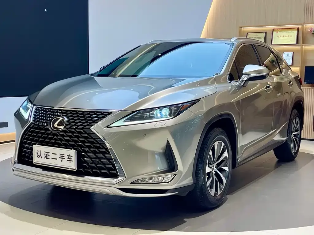 Lexus RX — фото 1