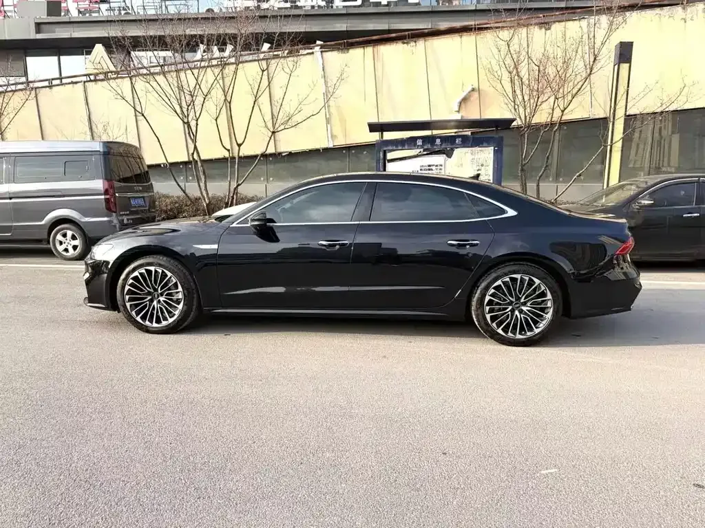 Audi A7L — фото 9
