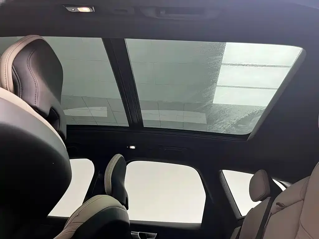 Volvo XC60 2025 из CN, фото 4