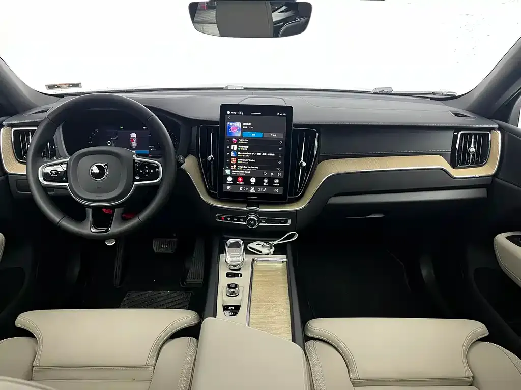 Volvo XC60 2025 из CN, фото 3