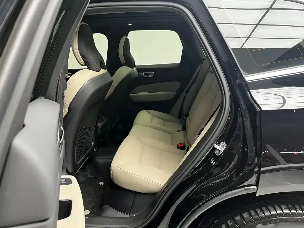 Volvo XC60 2025 из CN, фото 7