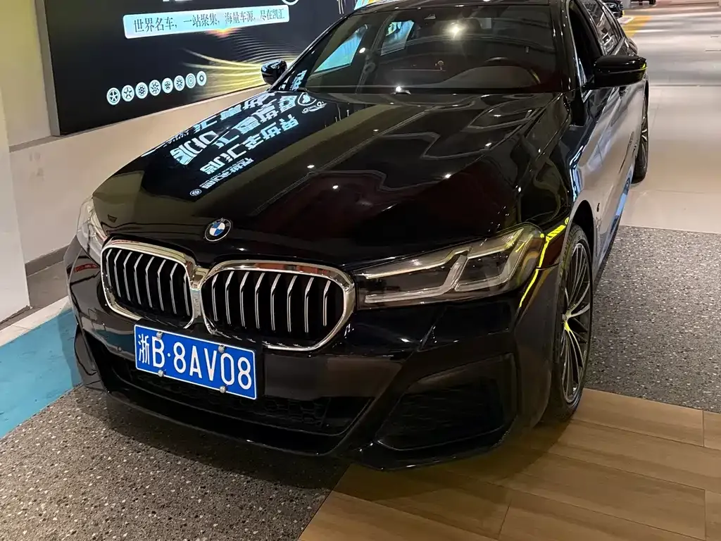 BMW 5 Series — фото 1