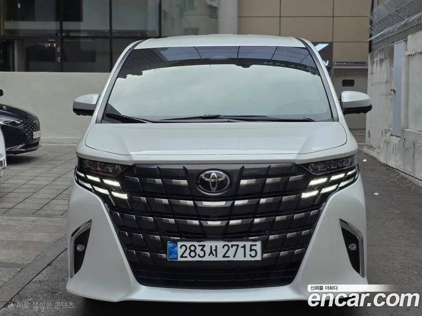 Toyota Alphard — фото 1