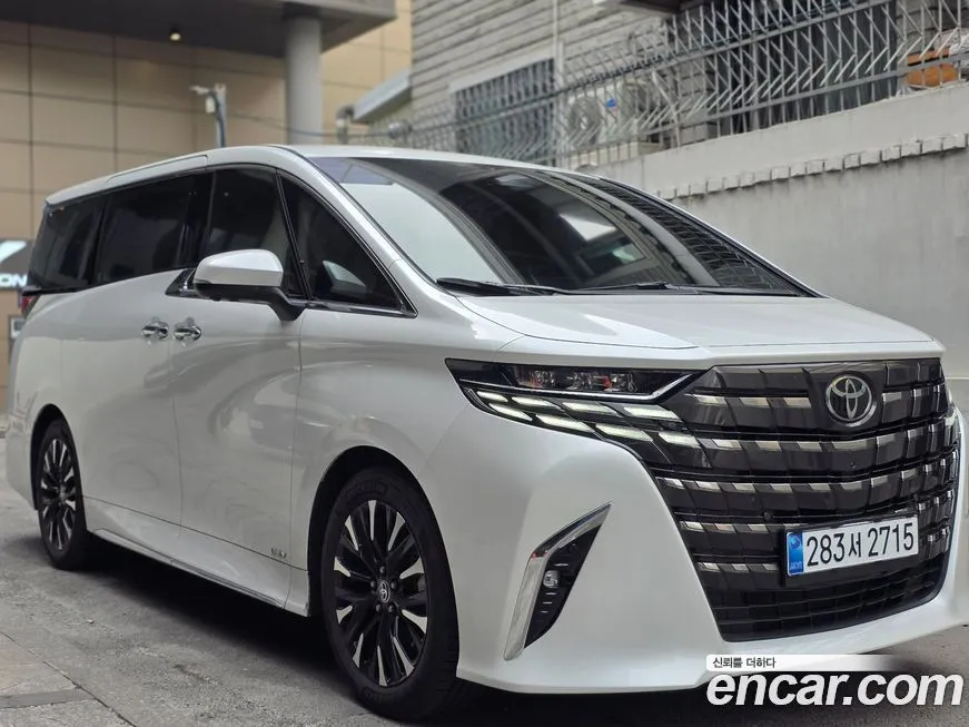 Toyota Alphard — фото 6