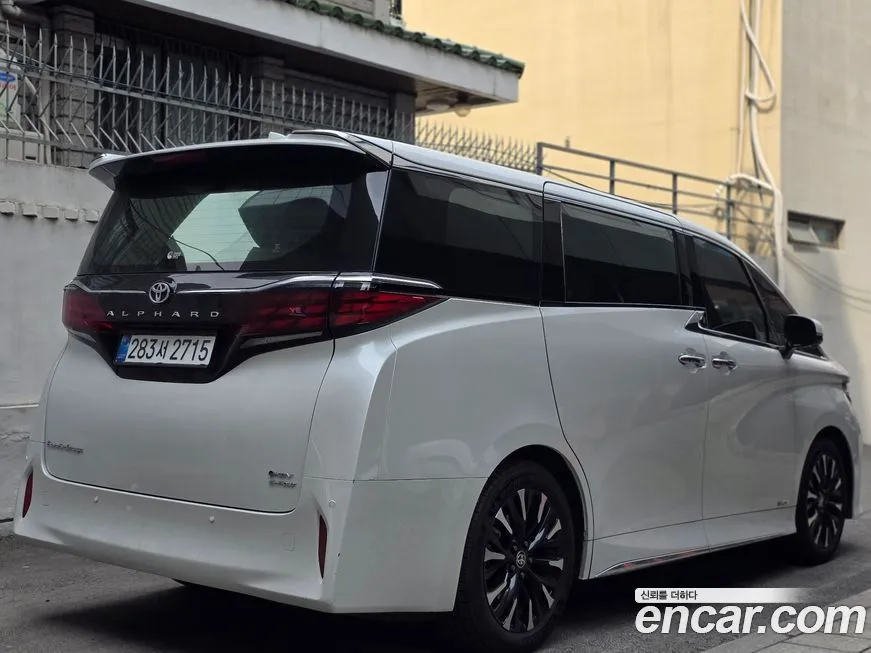 Toyota Alphard — фото 2