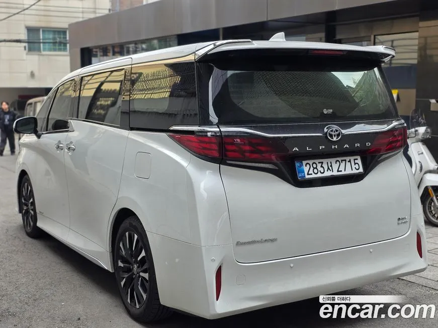 Toyota Alphard — фото 9