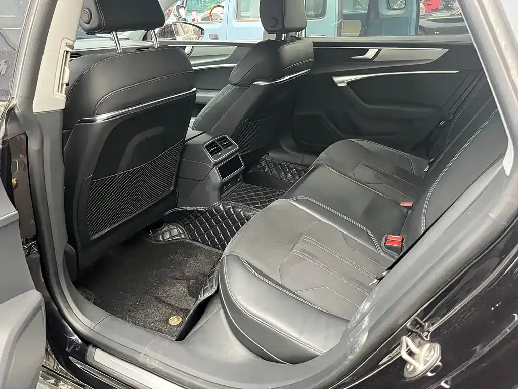 Audi A7L 2022 из CN, фото 2