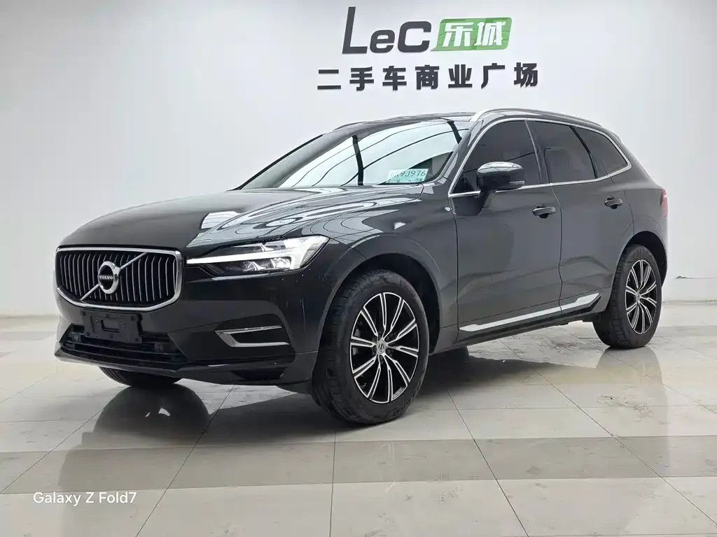 Volvo XC60 — фото 1