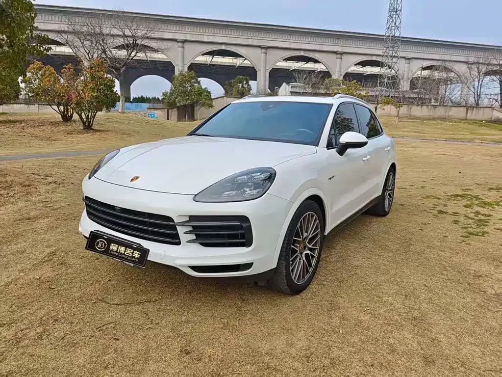 Porsche Cayenne Hybrid — фото 1