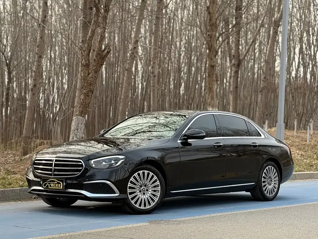 Mercedes-Benz E-Class — фото 1