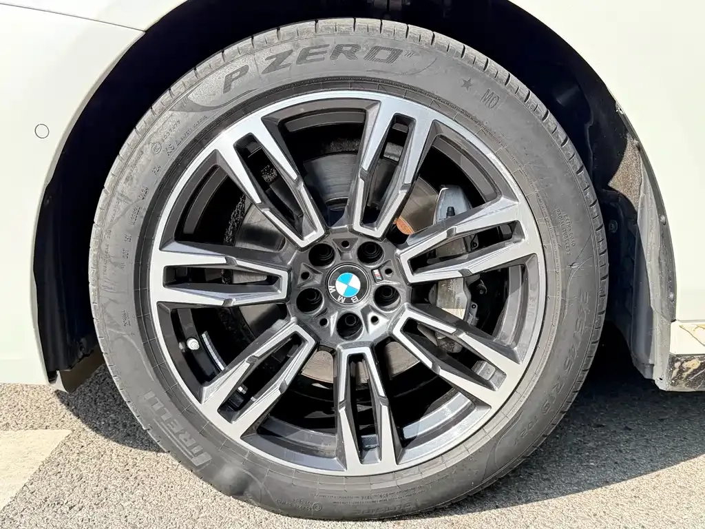 BMW 5 Series 2025 из CN, фото 7