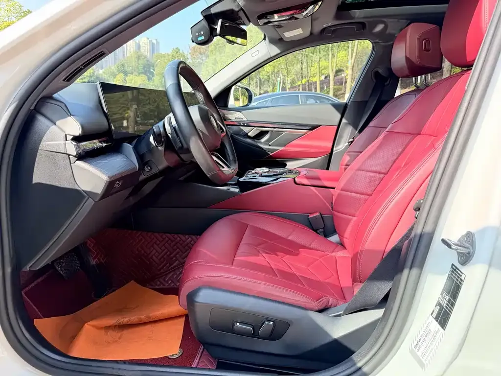 BMW 5 Series 2025 из CN, фото 4