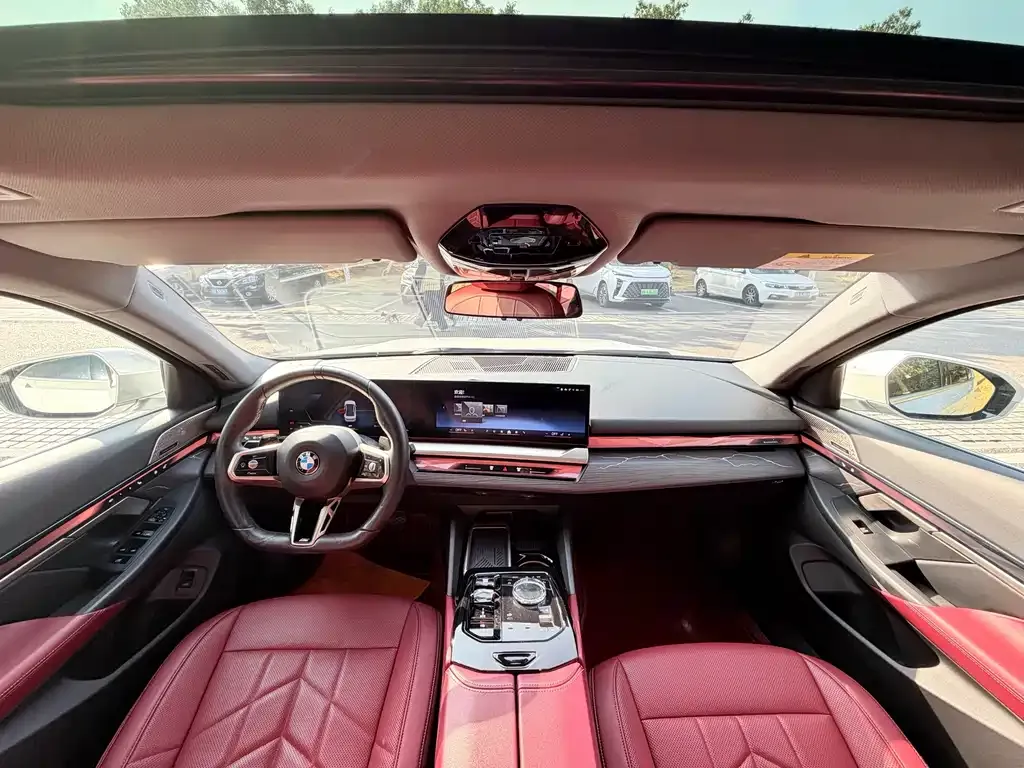 BMW 5 Series 2025 из CN, фото 3