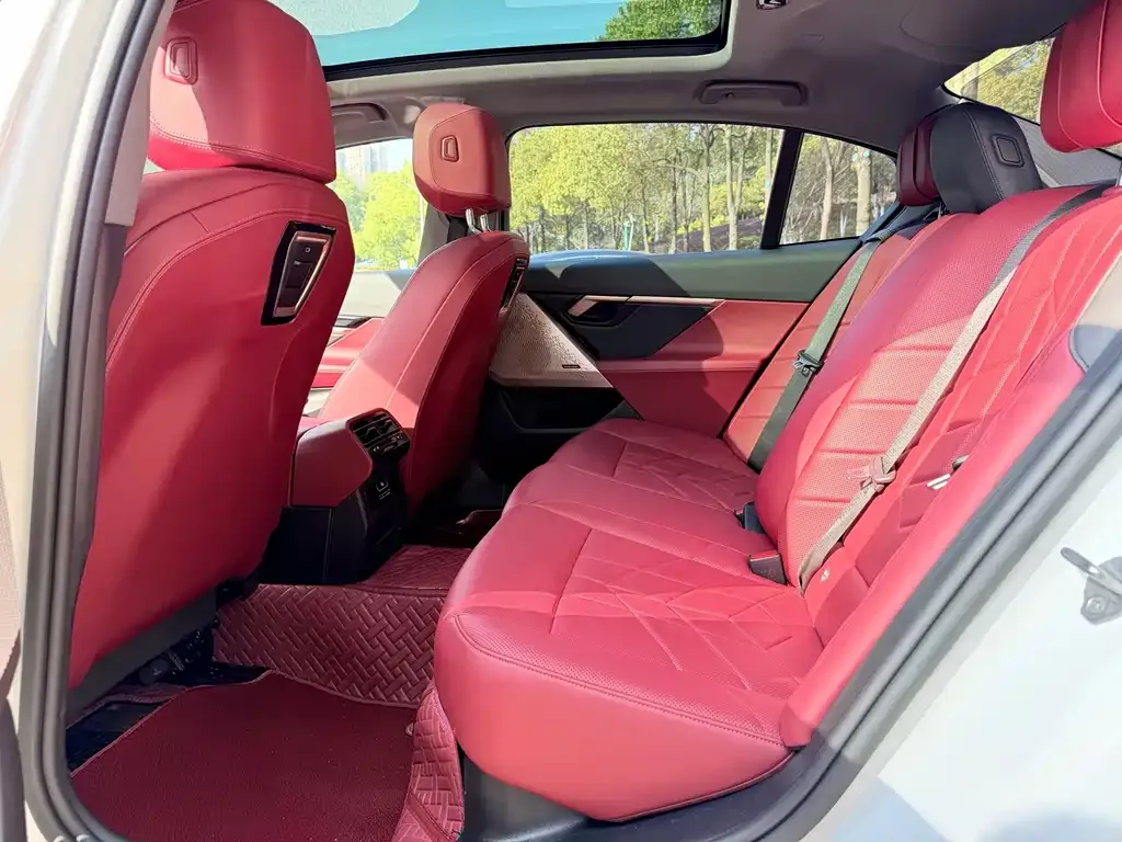 BMW 5 Series 2025 из CN, фото 6