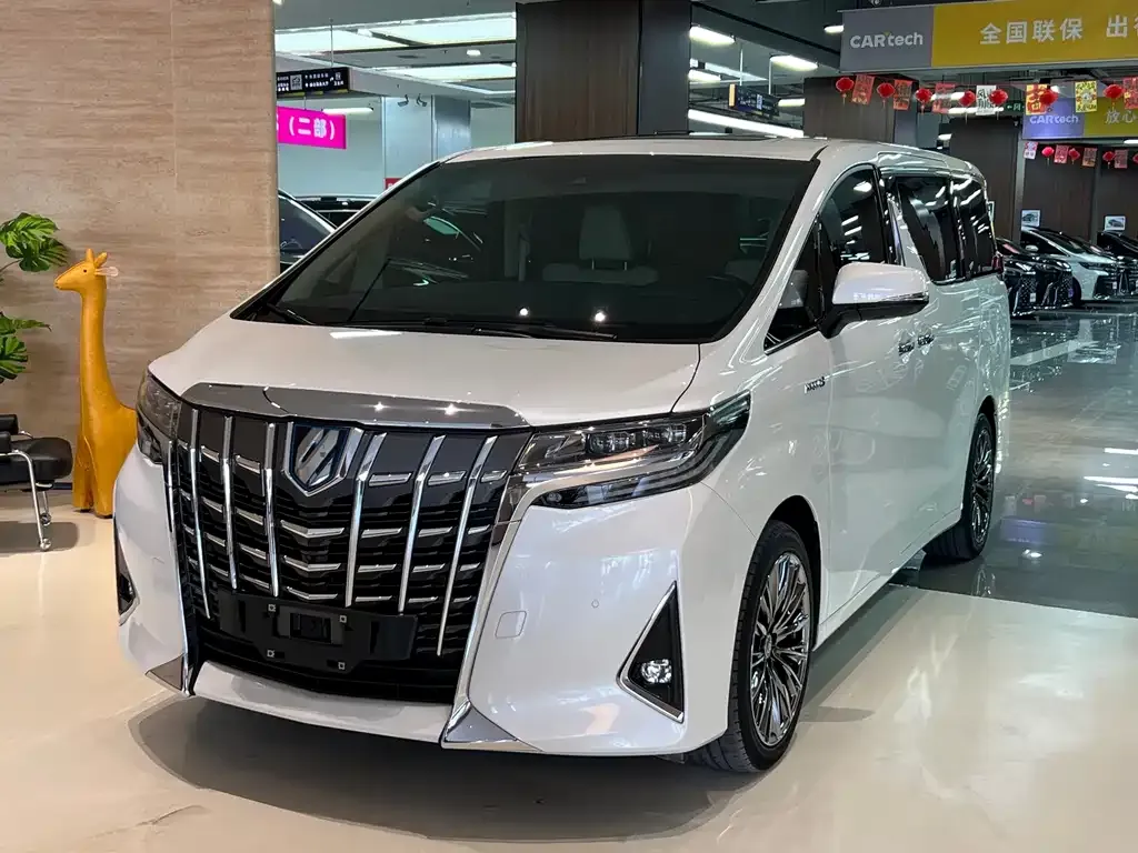 Toyota Alphard — фото 1