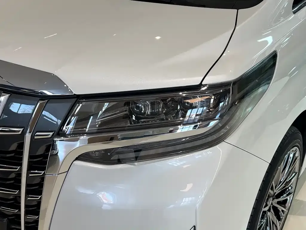 Toyota Alphard — фото 3