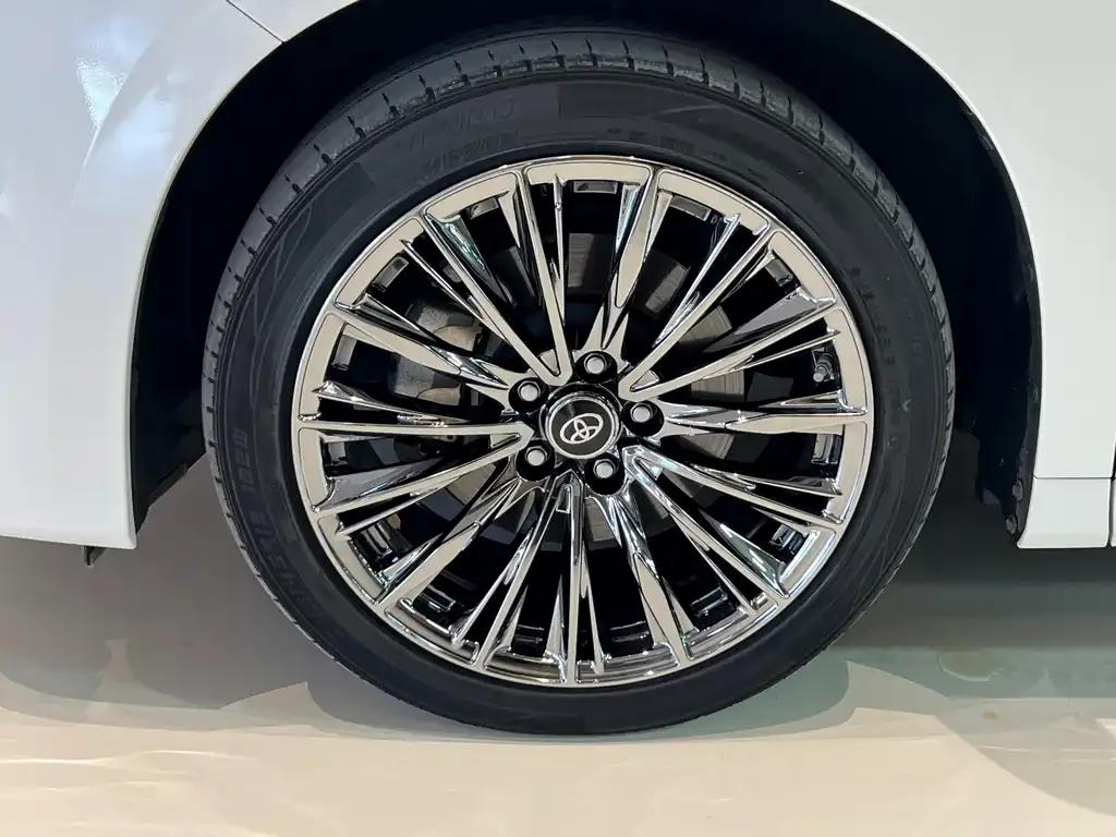 Toyota Alphard — фото 4