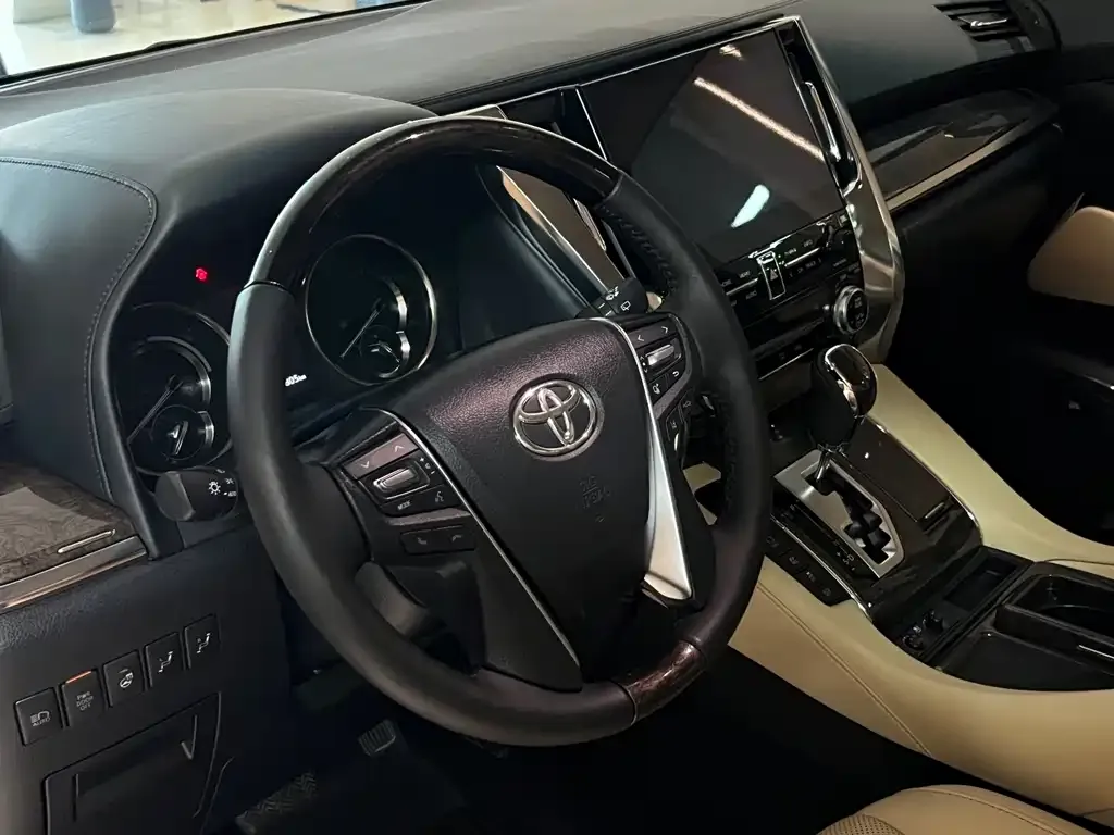 Toyota Alphard — фото 7