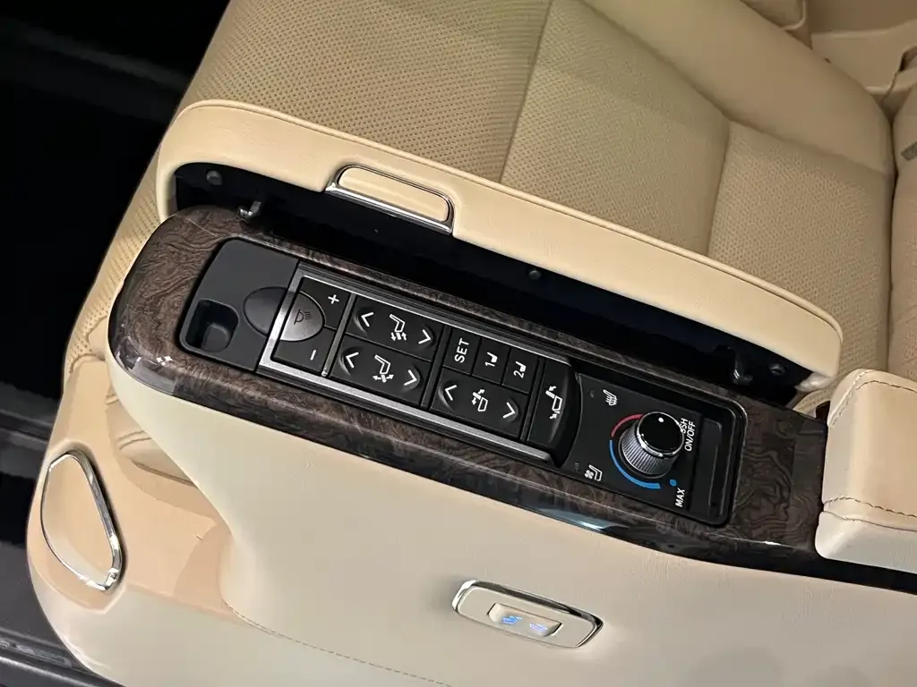 Toyota Alphard — фото 8