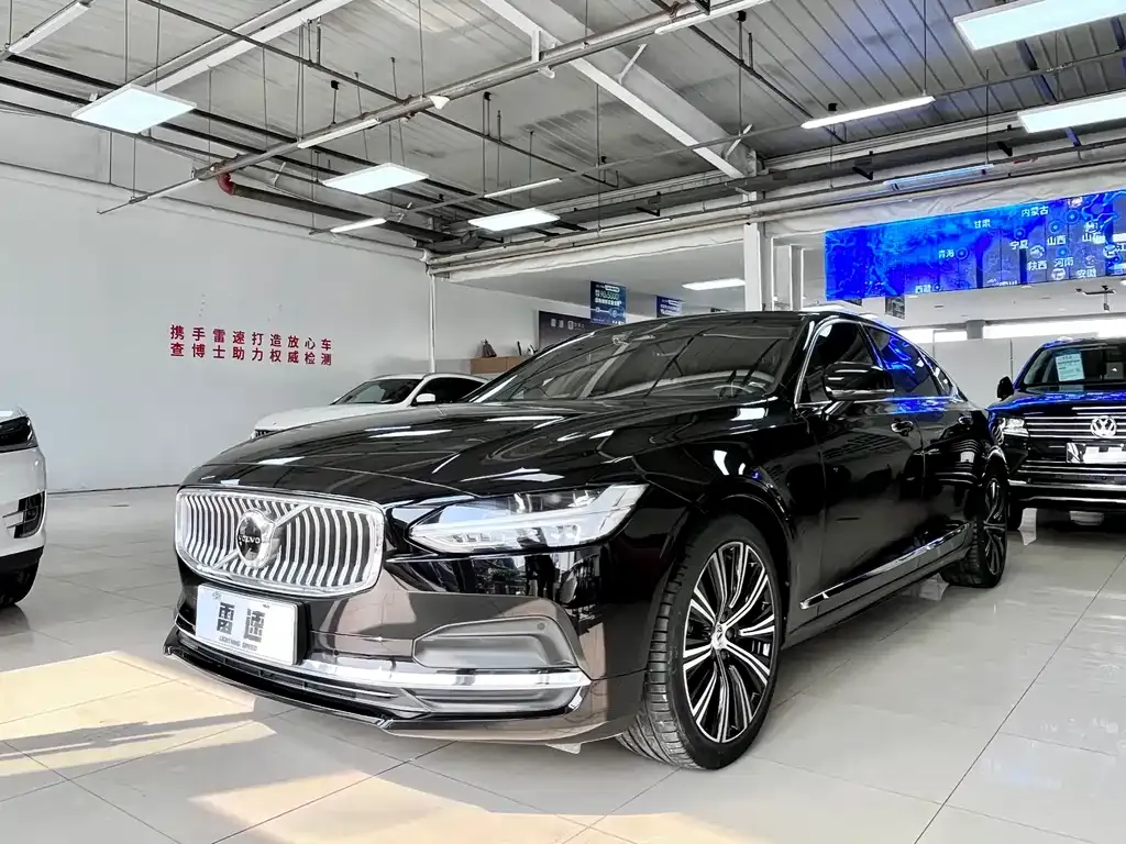 Volvo S90 — фото 1