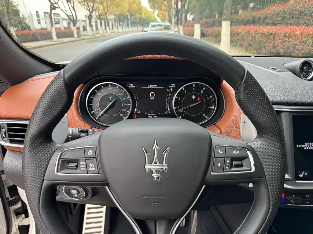 Maserati Levante — фото 3