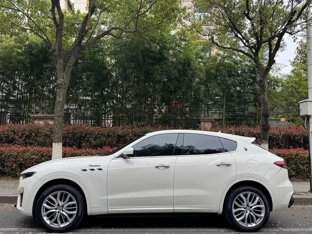 Maserati Levante — фото 7