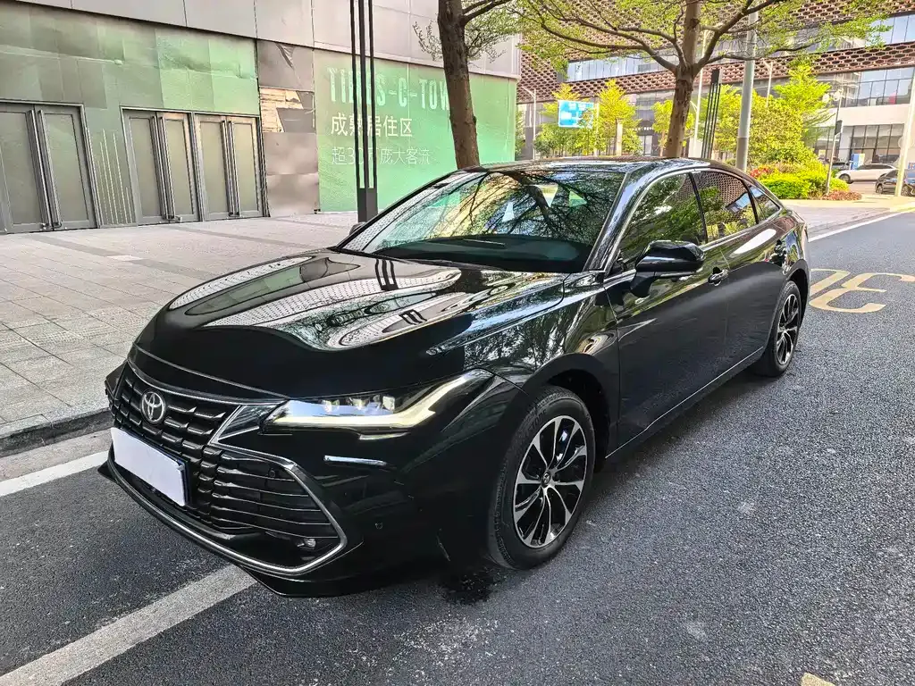 Toyota Avalon — фото 1