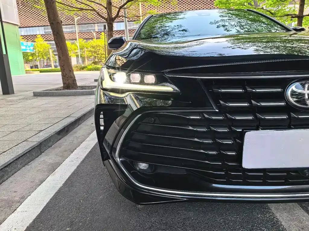 Toyota Avalon — фото 2