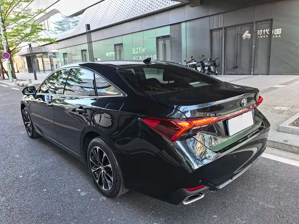Toyota Avalon — фото 10