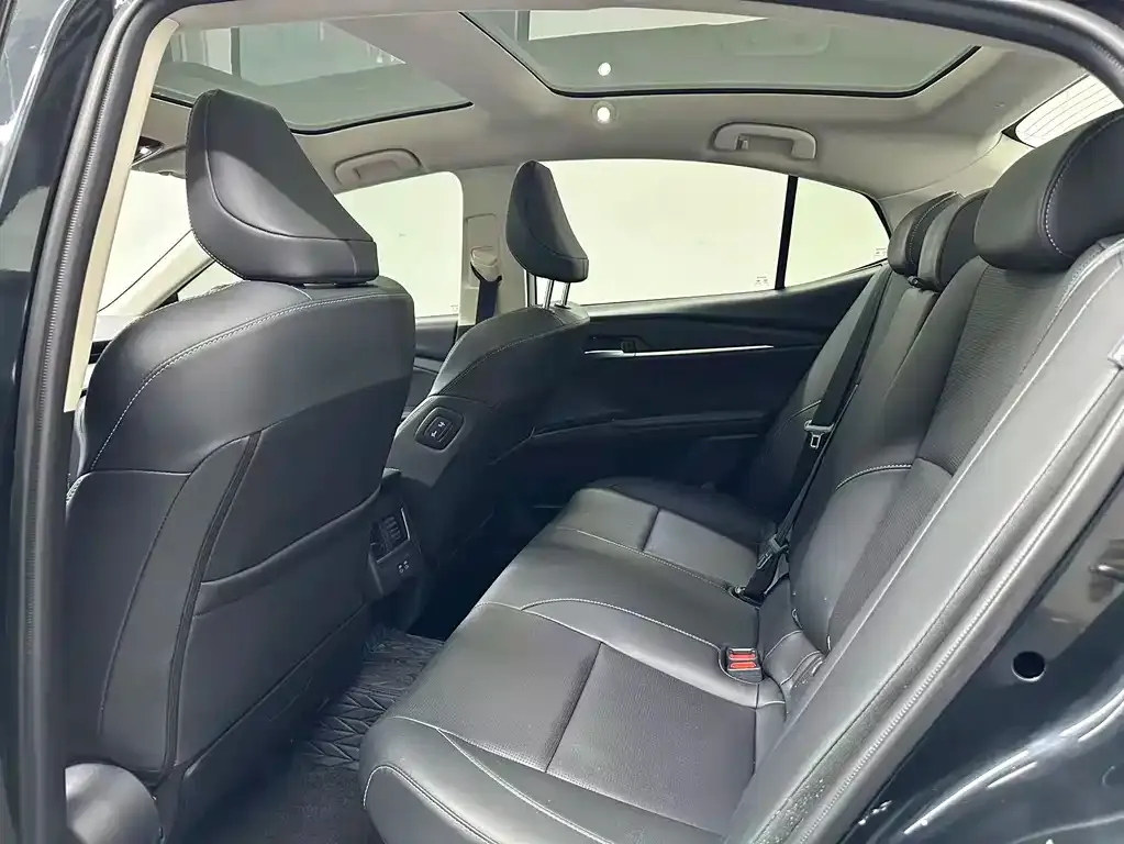 Toyota Camry 2025 из CN, фото 7