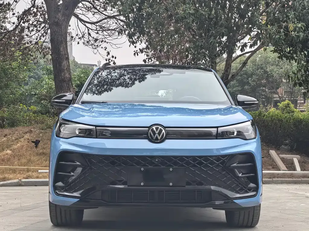 Volkswagen Tiguan L — фото 10