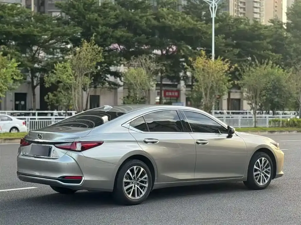 Lexus ES — фото 8