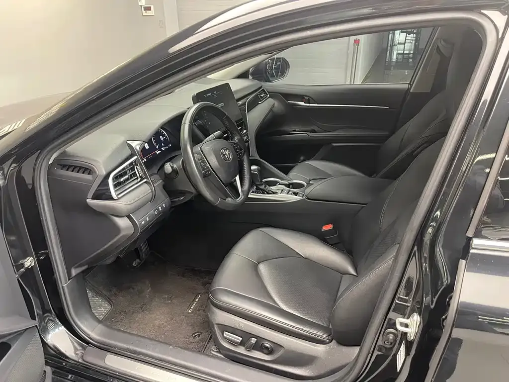 Toyota Camry 2023 из CN, фото 2